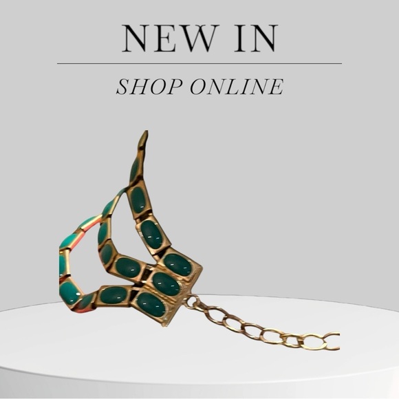Chic Emerald and Gold Necklace - Picture 4 of 5